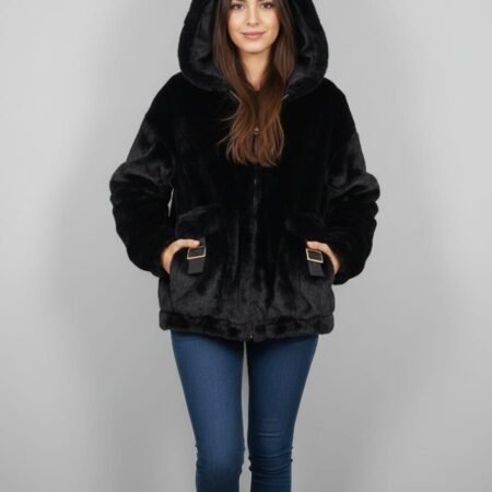 جاكيت فرو نسائي بقبعة (hooded faux fur jacket) – دافئ وناعم